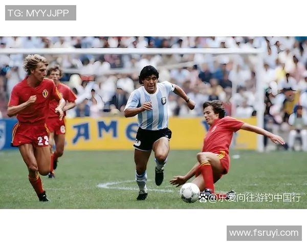 哈维西蒙斯的崛起之路：从青年才俊到足球界新星的传奇故事