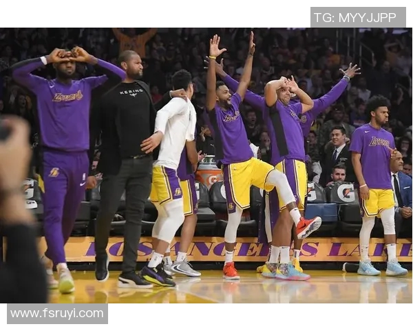 尼克斯与爵士激战正酣球迷期待精彩对决与绝妙表现